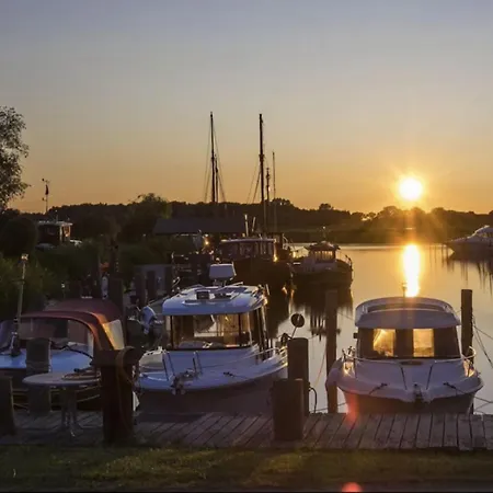 Holiday home Am Peene-ufer Molschow
